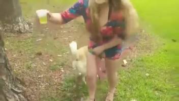 Kinky goddess guzzling her pooch's urine for kicks